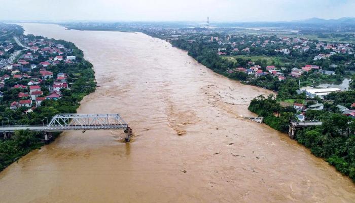 Deadly Typhoon Yagi Wreaks Havoc in Northern Vietnam, Leaving Bridges, Homes Destroyed