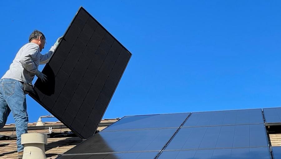 Pakistan Breaks Records with 22 GW Solar Panel Imports in 2024
