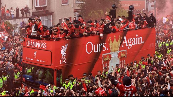 Car Hits Crowd During Liverpool Trophy Parade, Several Injured