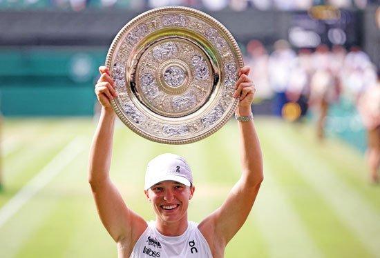 Swiatek Crushes Anisimova to Clinch First Wimbledon Title