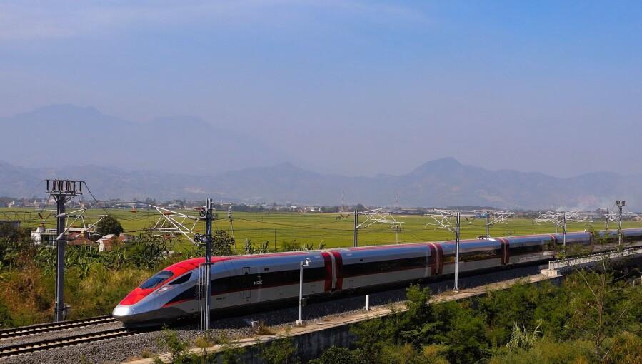 Indonesia Faces Fiscal Pressure Over $7.27 Billion Rail Project Debt