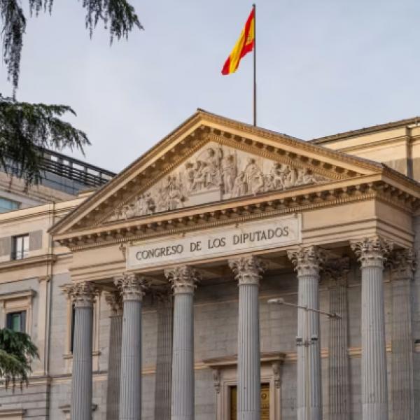 Spain to Grant Legal Status to 500,000 Undocumented Migrants